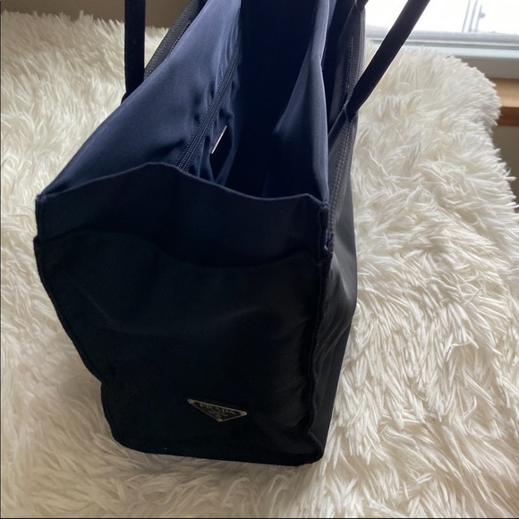 Authentic Prada handbag - Picture 2 of 6
